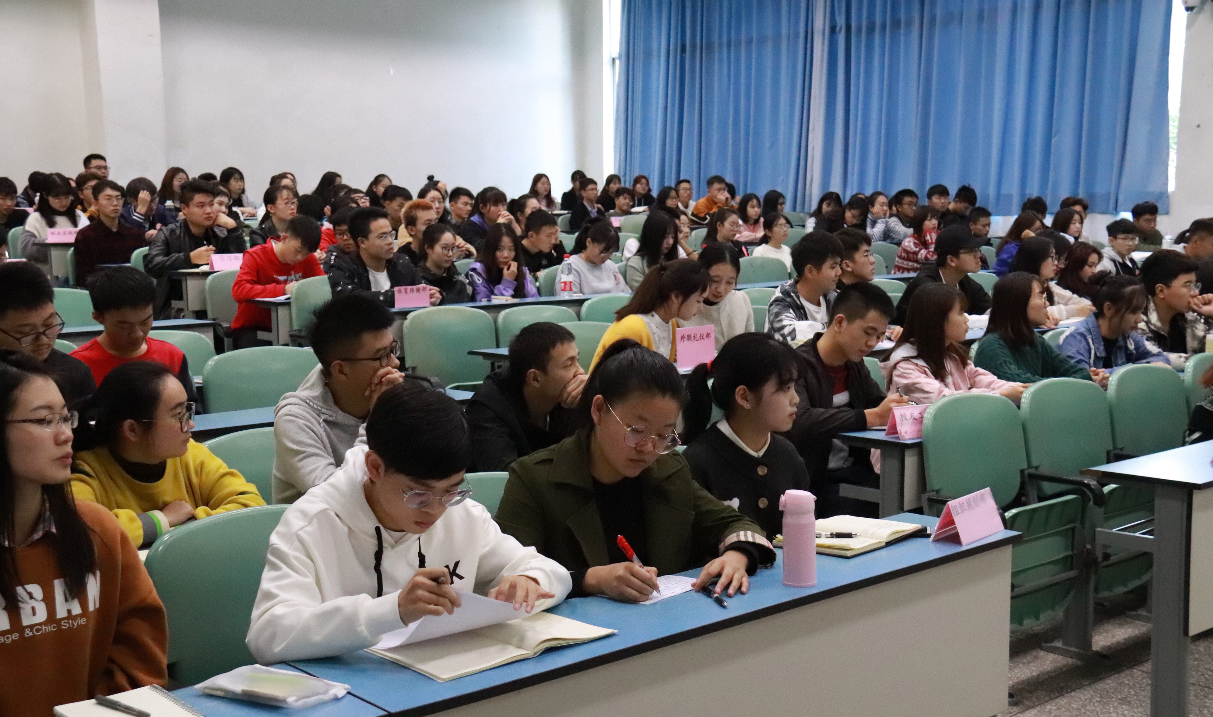 英国上市公司365院级团学组织第二次例会顺利举行3.jpg