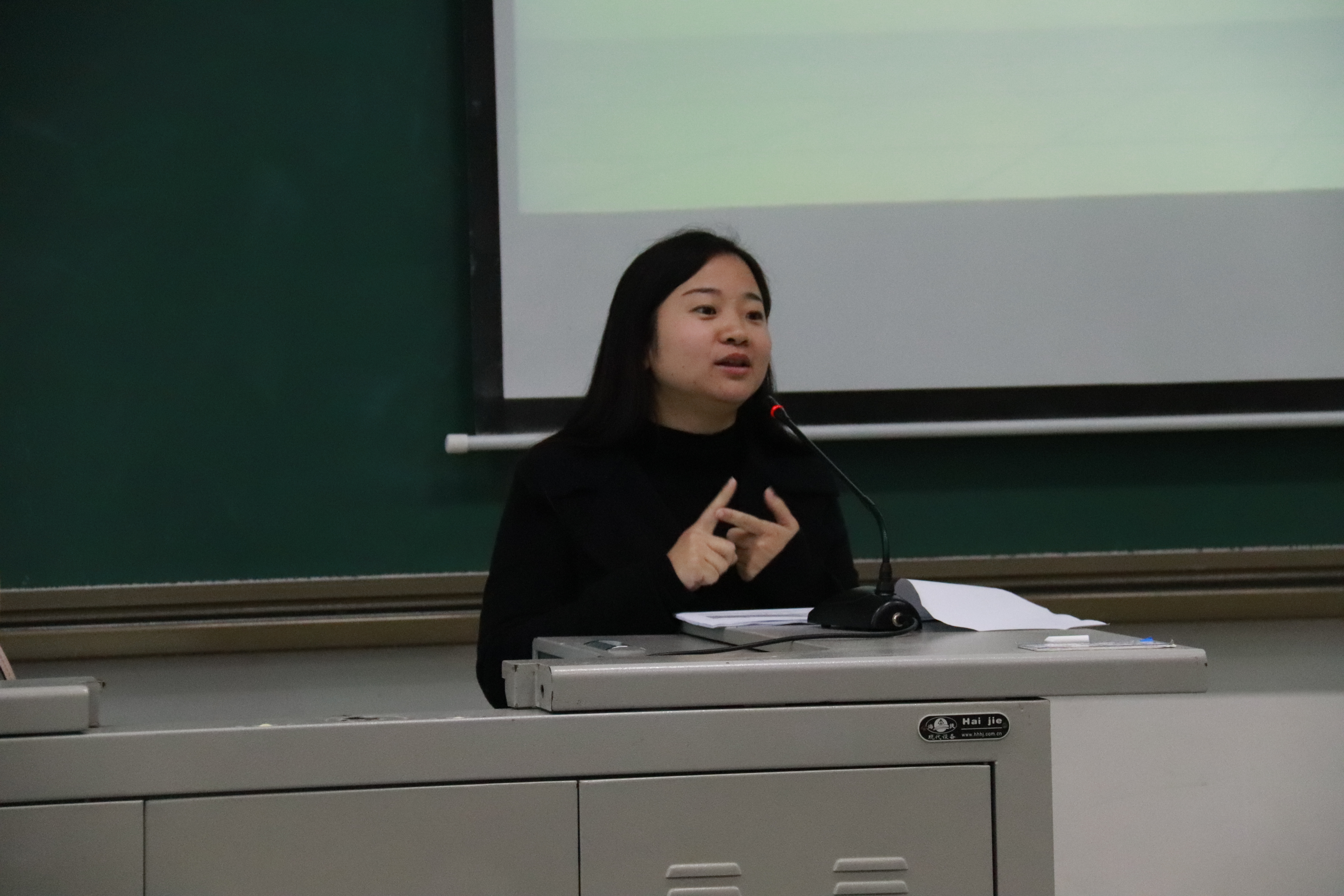20191120英国上市公司365顺利开展学生干部培训讲座2.jpg