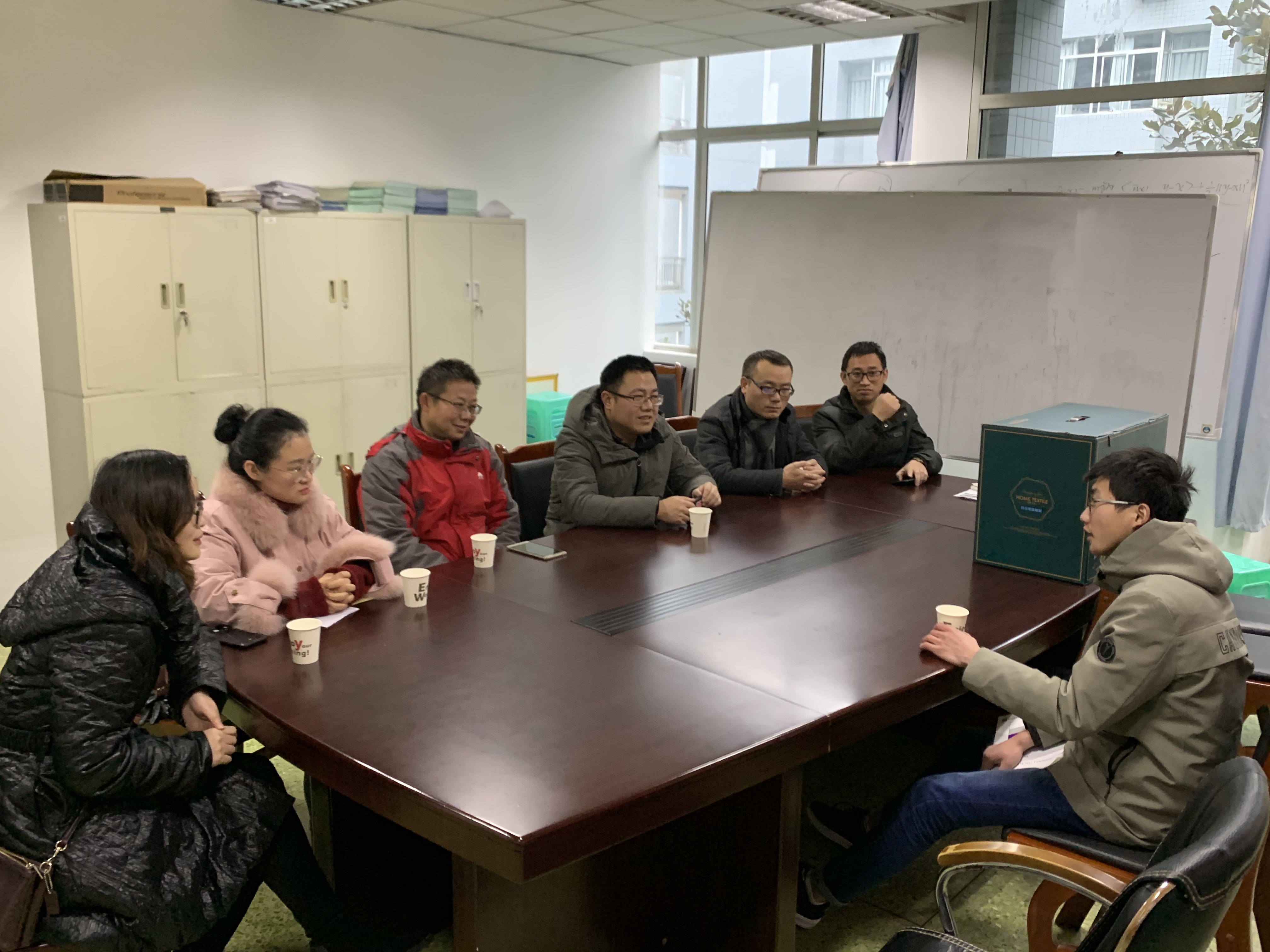 1579397156342037138.jpg 英国上市公司365组织慰问困难学生1.jpg